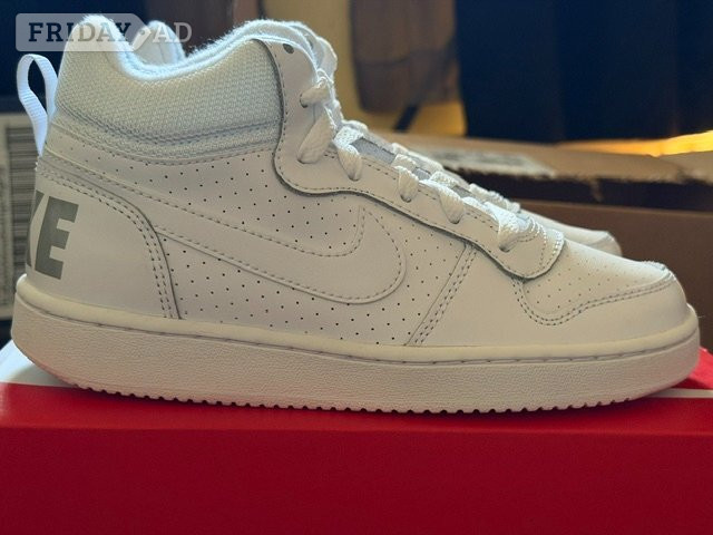 BNIB NIKE COURT BOROUGH MID GS TRAINERS UK SIZE 3.5 WHITE UNISEX in Bedford