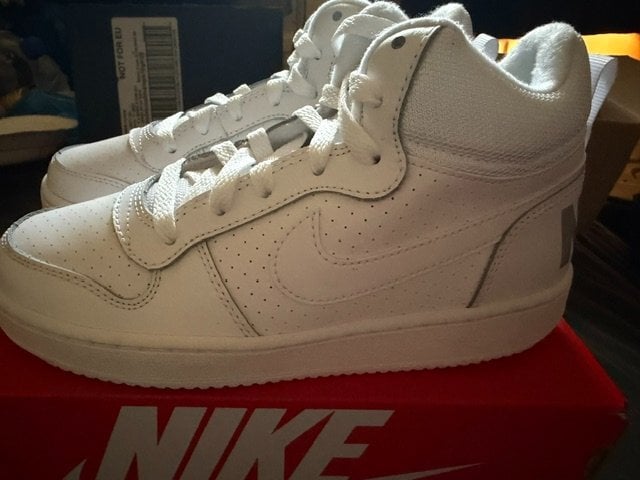 BNIB NIKE COURT BOROUGH MID GS TRAINERS UK SIZE 3.5 WHITE UNISEX - Baby & Kids in Bedford
