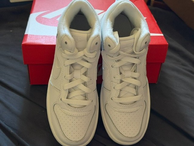 Bedford BNIB NIKE COURT BOROUGH MID GS TRAINERS UK SIZE 3.5 WHITE UNISEX