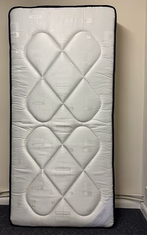 SINGLE PINEMASTER MATTRESS BLACK BASE WITH SLIDER & HB