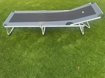 Lightweight folding recliner