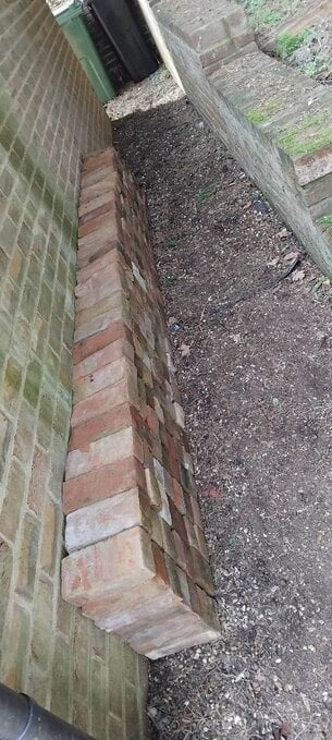 200 Used Bricks
