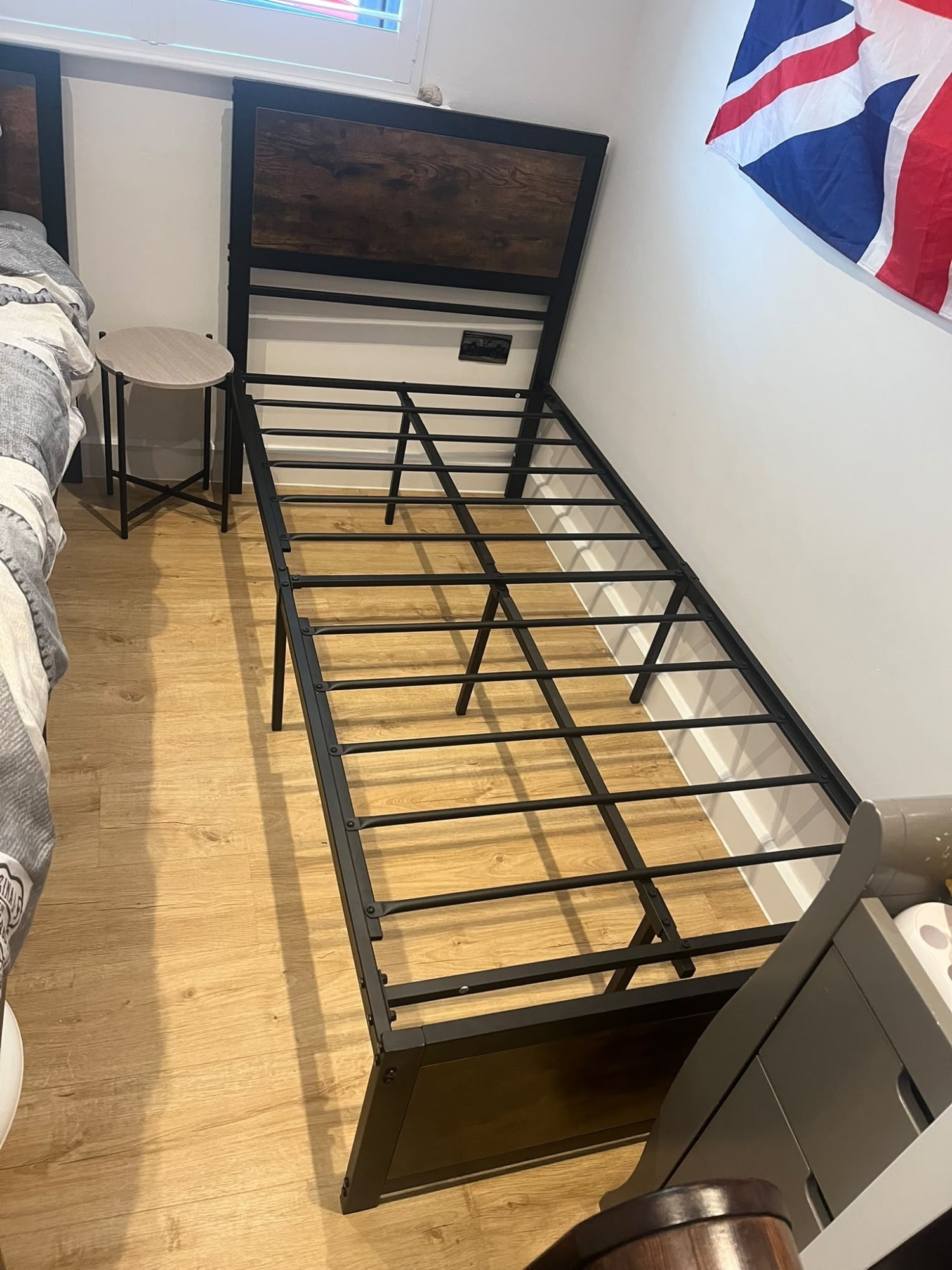 Free 2 single beds with mattresses 