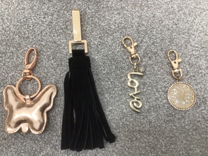 Suzy Smith & Kathy Van Zeeland bag charms - Clothing, Footwear & Accessories