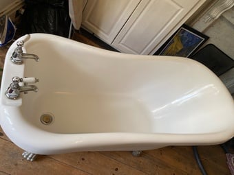 Freestanding bath Victorian style slipper bath with taps