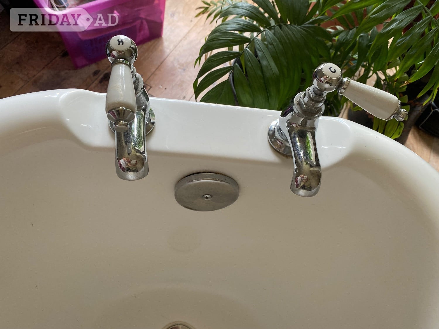 Freestanding bath Victorian style slipper bath with taps - Home Appliances in Littlehampton