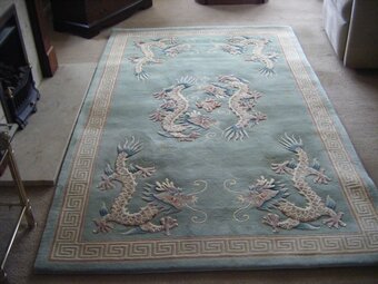 Heavy thick pile wool Chinese rug. dragon design 8ft by 5ft