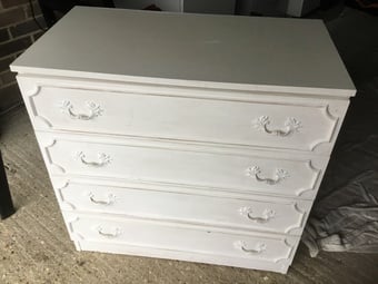 White chest of drawers
