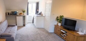Spacious, Top Floor Studio-Style Room – All Bills Included