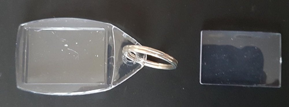 71 2 part clear plastic keyring blanks with metal loop   71 clear plastic keyring blanks in 2 parts with metal loop. Picture holder and snap fit top 