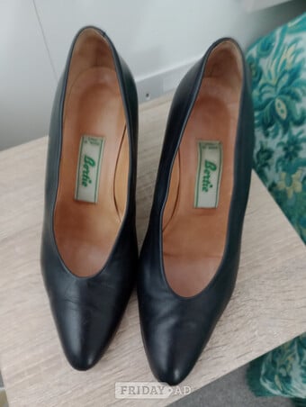 Bertie (vintage) black leather heel shoes size 6