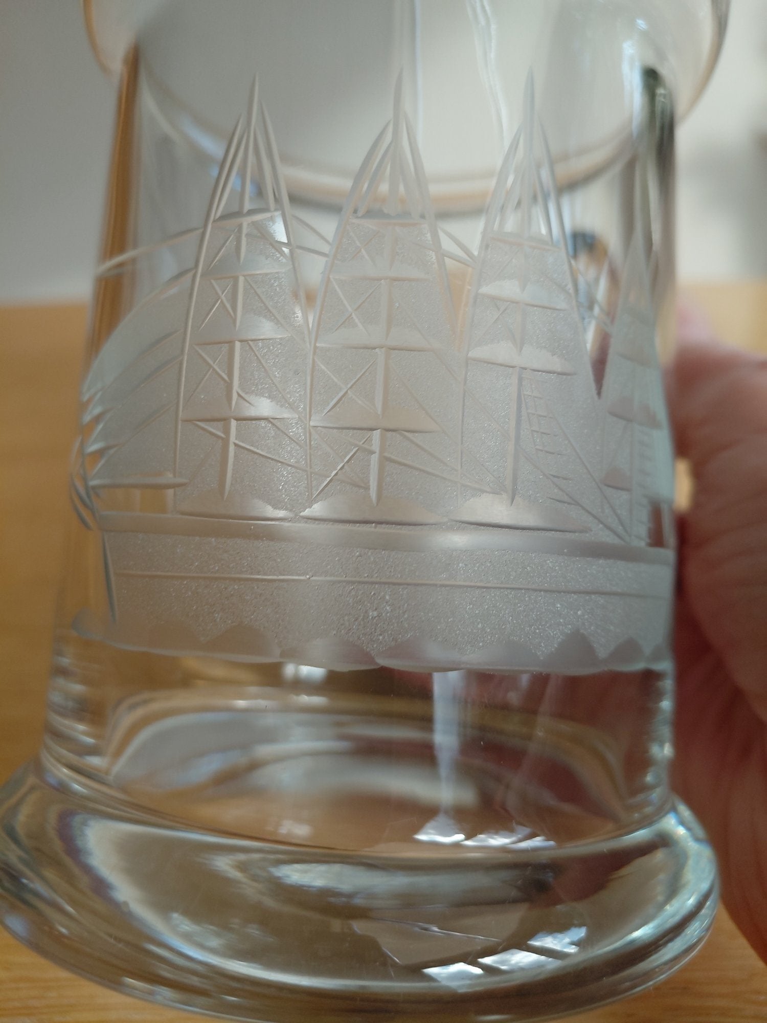Pair of Glass Tankards with Etched Ship Design – Good Condition - Cookware & Dining in Winchester