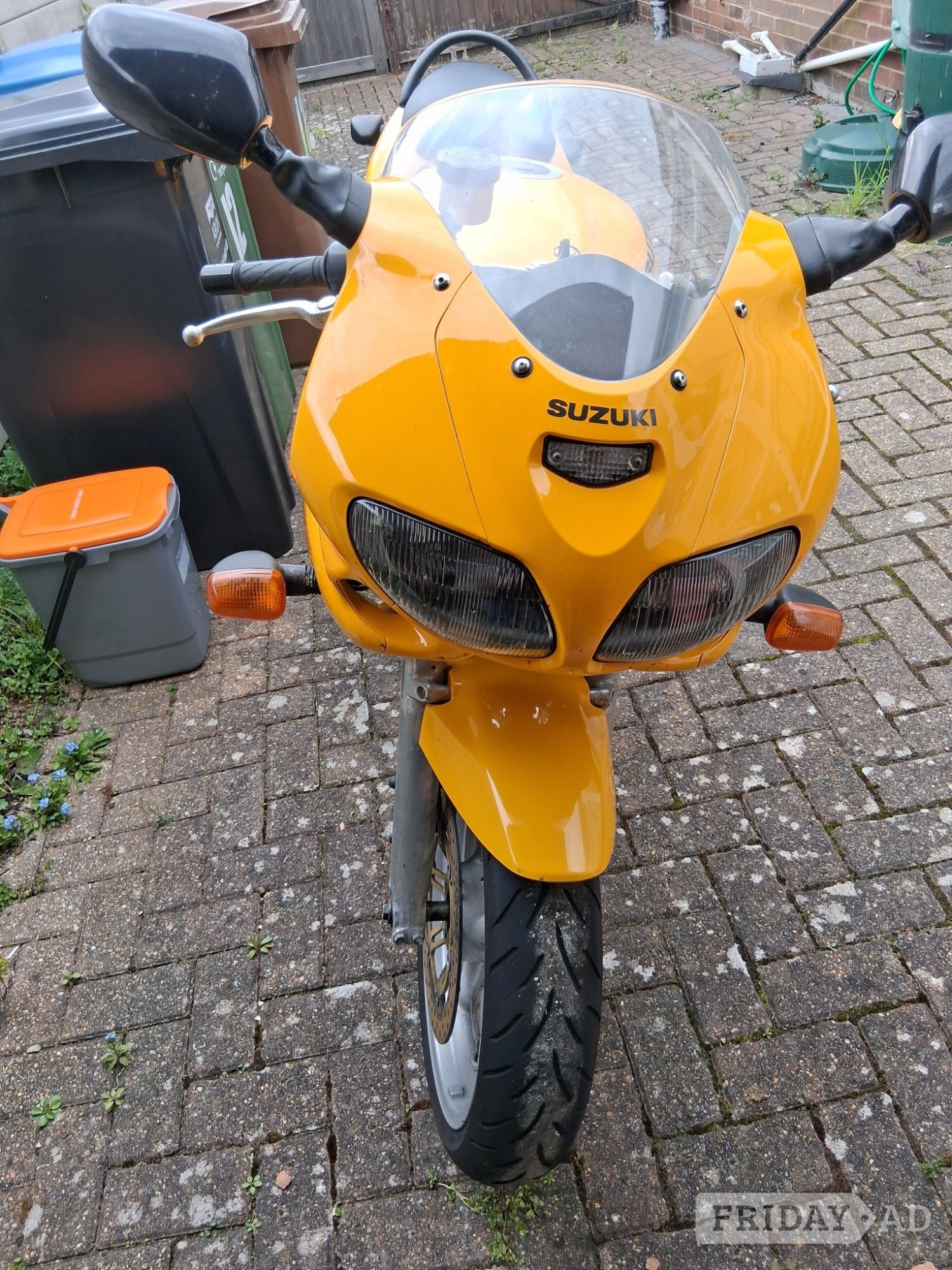 SV 650 S in extraordinery condition - Motorbikes, Scooters & Quads in Littlehampton