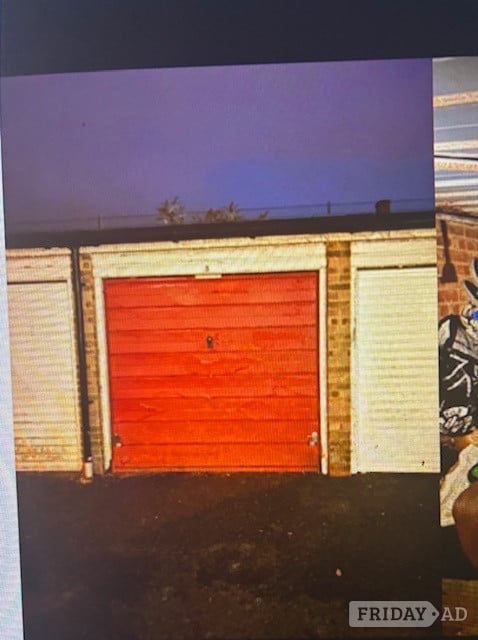  Clifton Road Garage to rent in Worthing