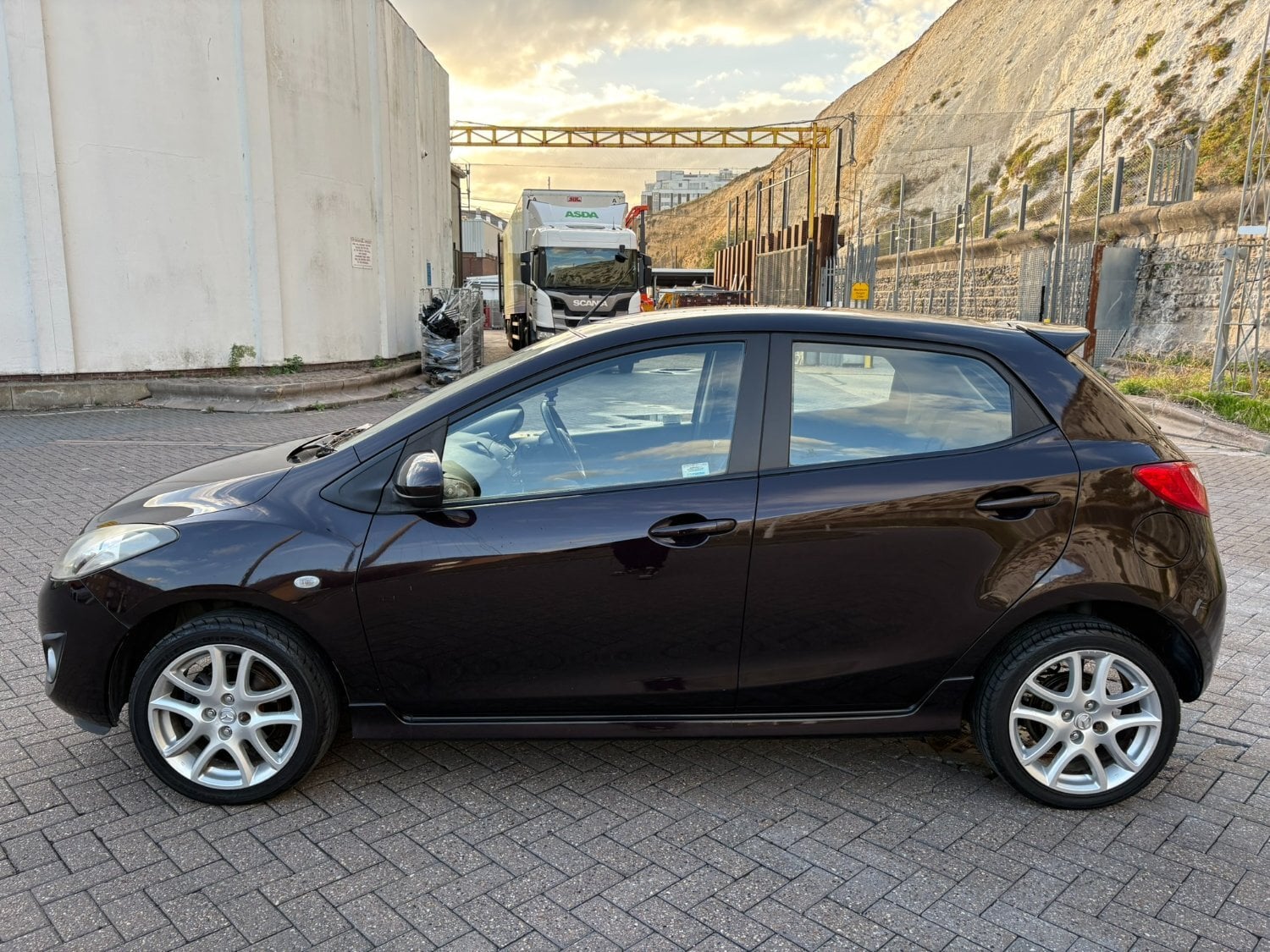 [ berth ]Mazda 2