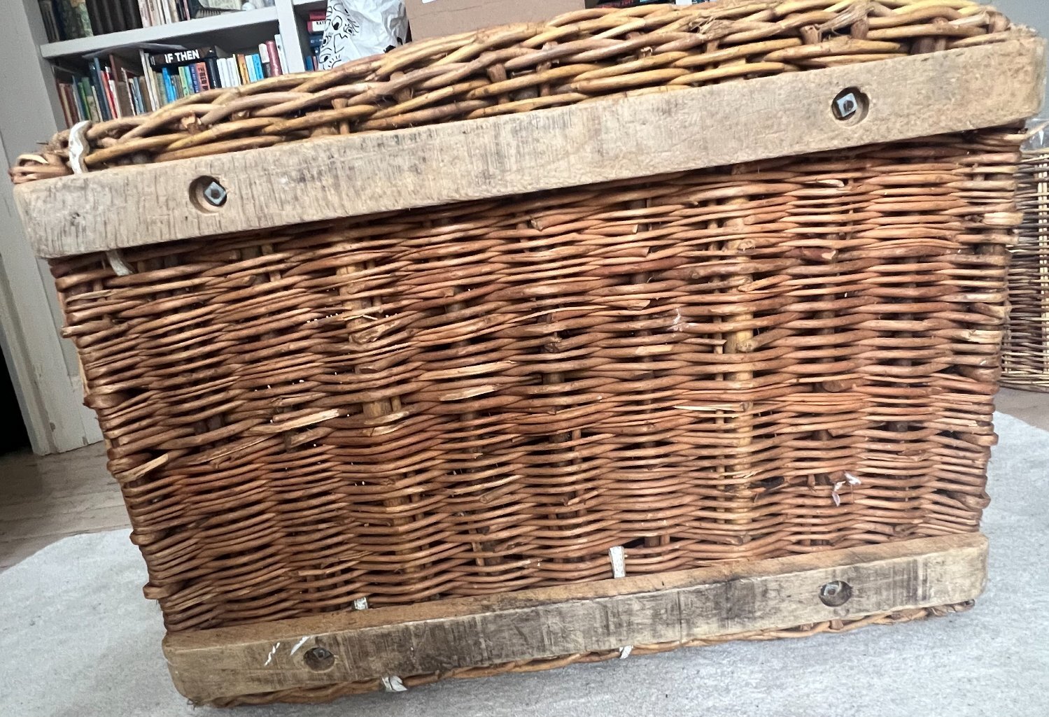 Vintage 'London Linen' laundry basket - Furniture
