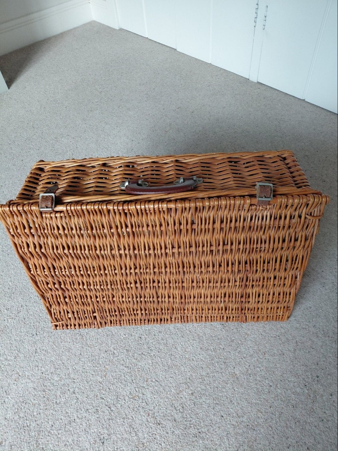 Large Picnic Hamper - Cookware & Dining