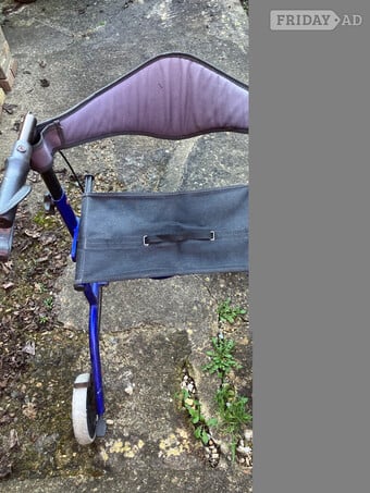 Walker with seat