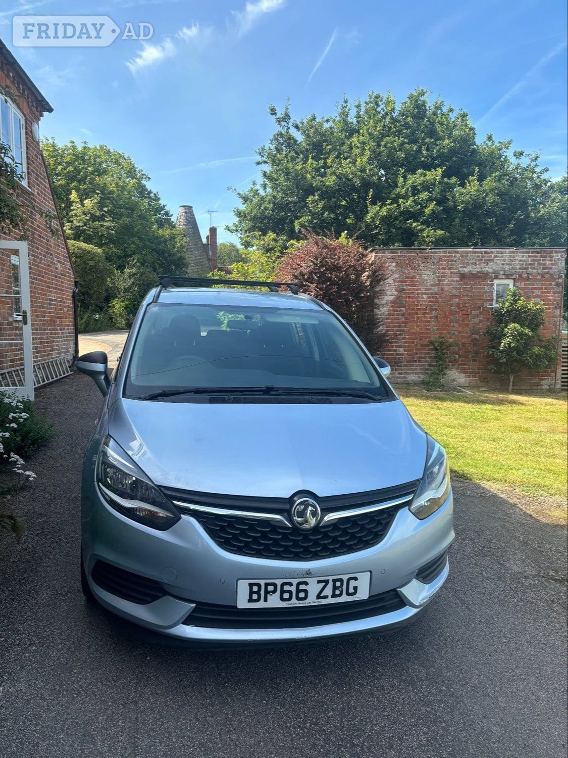 [ berth ]Vauxhall Zafira Tourer