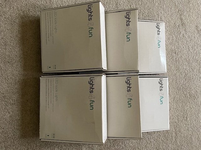 PROFESSIONAL OUTDOOR LIGHTS 4 FUN X 6 BOXES LED ICICLE LIGHTS