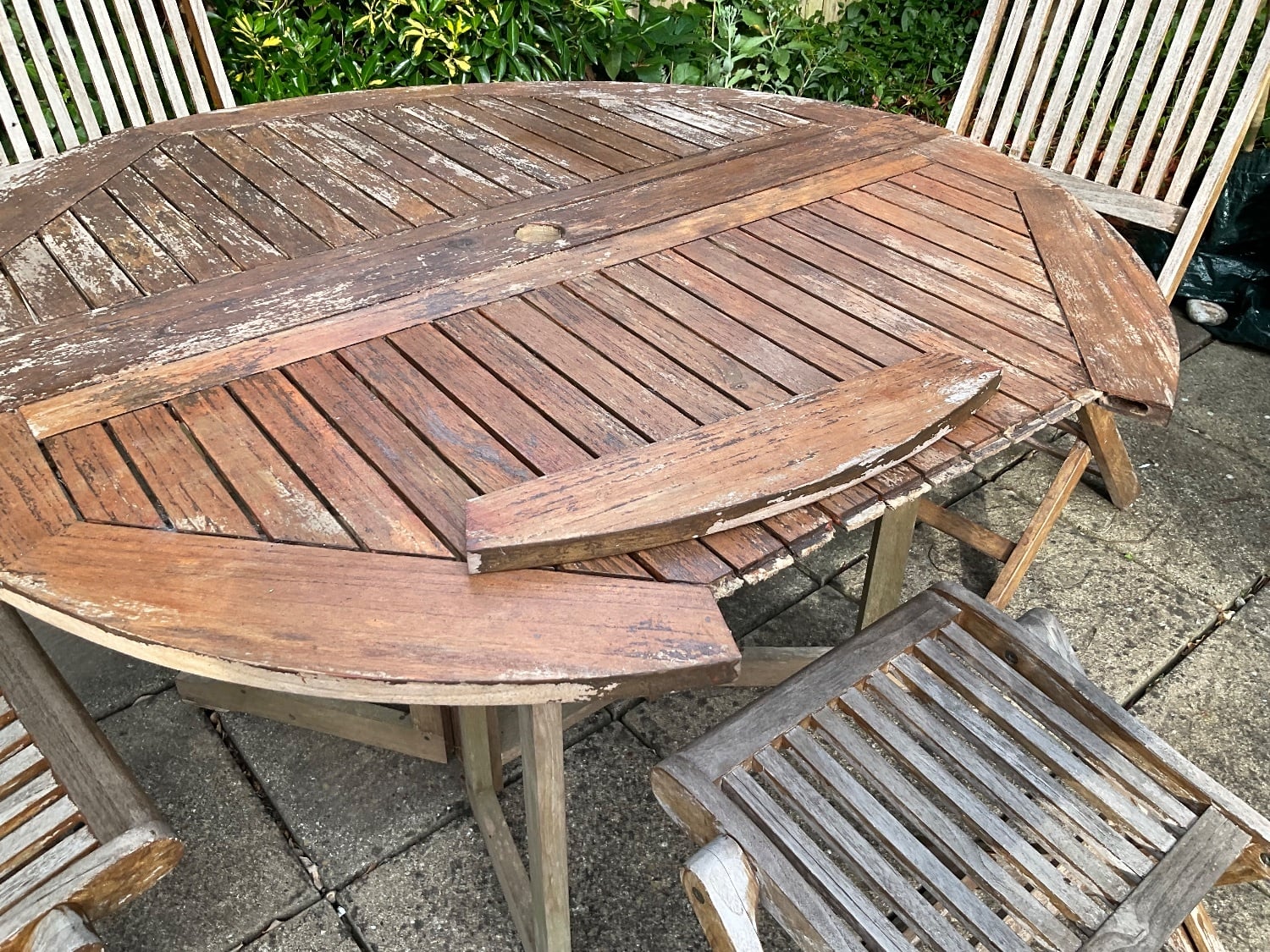 Vintage Teak Outdoor Folding Chairs +matching table (restoration)