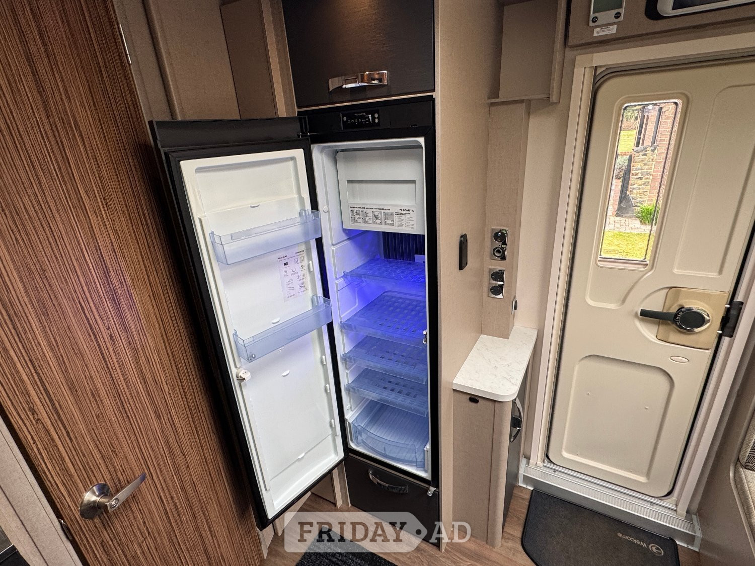Swift Eccles 635 2019 4 Berth Caravan with Fixed Island bed and Centre Washroom - Motorhomes & Caravans in Swanley