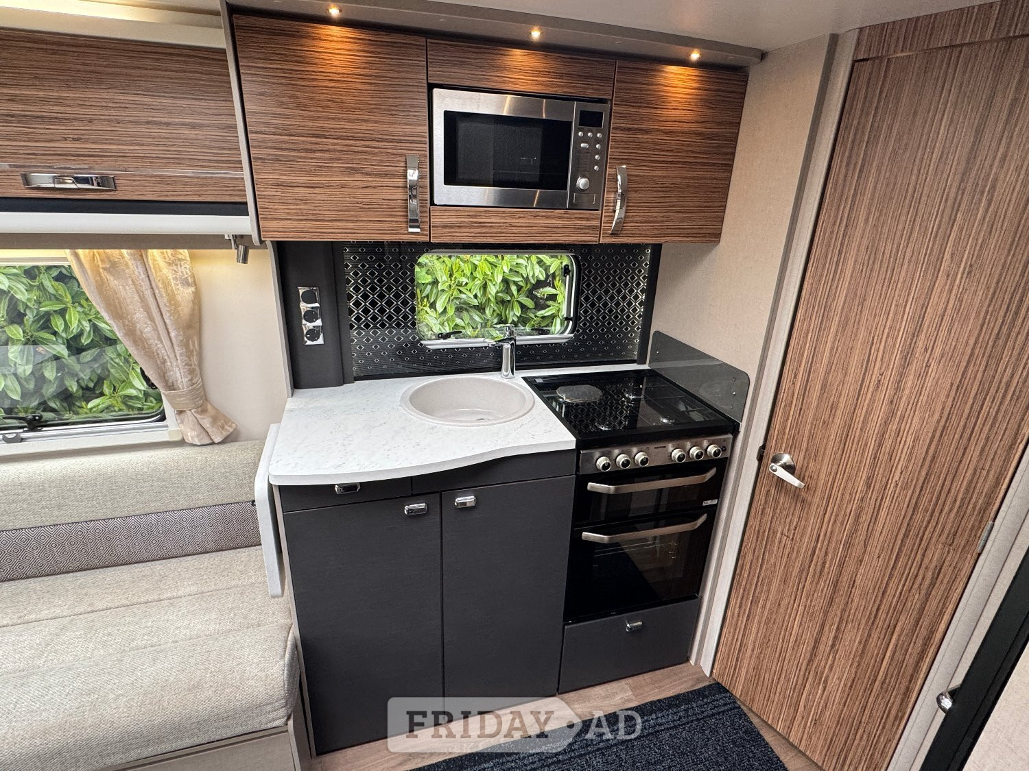 Swift Eccles 635 2019 4 Berth Caravan with Fixed Island bed and Centre Washroom - Motorhomes & Caravans