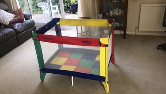 Travel cot fold up 
