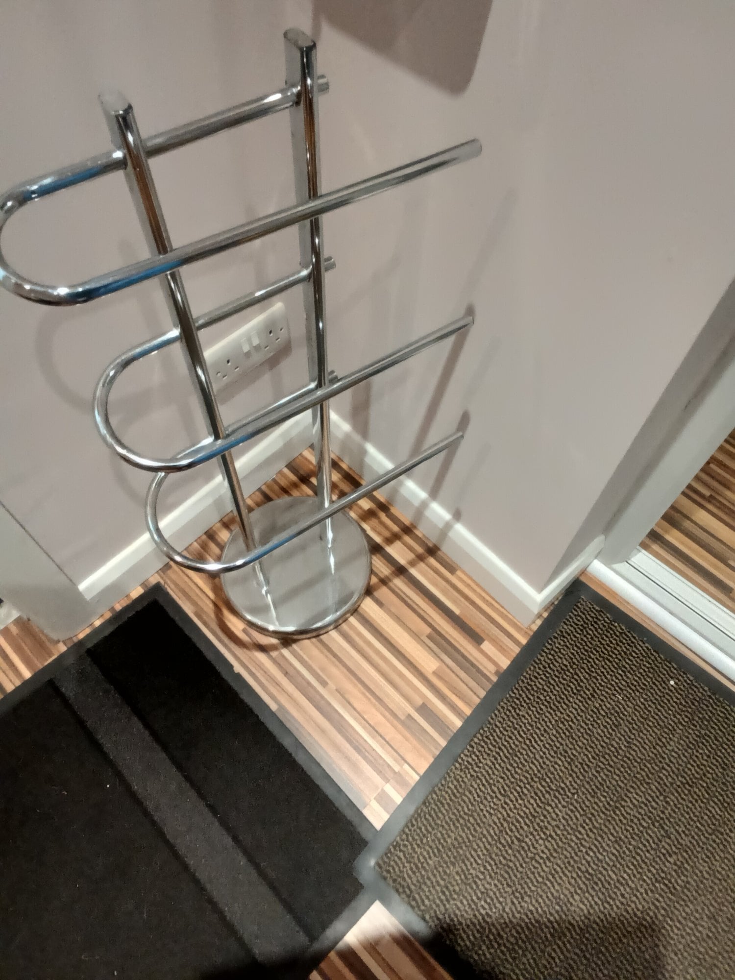 Bathroom towel rail