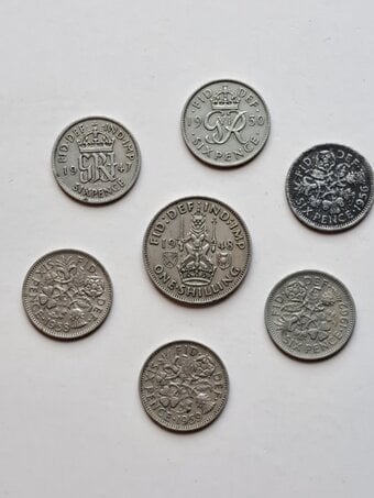 SMALL SILVER METAL COIN COLLECTION.  7 MIXED ENGLISH COINS.  USED