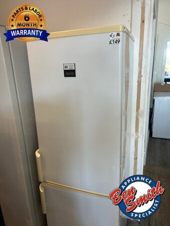 ZANUSSI 60/40 FRIDGE FREEZER