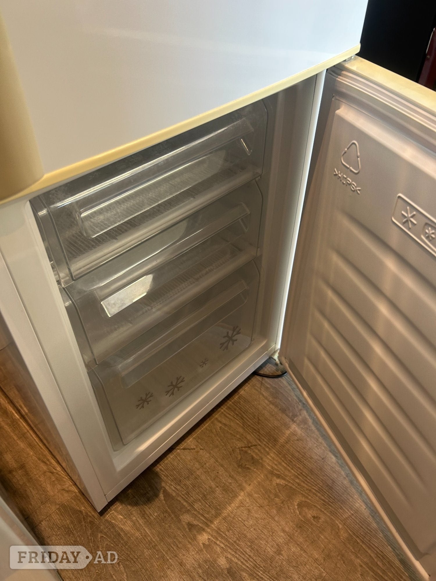 ZANUSSI 60/40 FRIDGE FREEZER - Home Appliances in St. Leonards-On-Sea