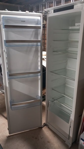 AEG built-in integrated fridge