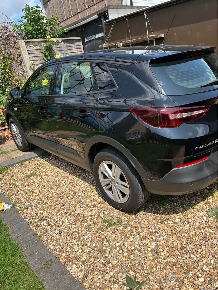 [ berth ]Vauxhall Grandland X