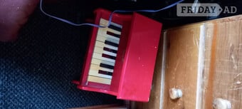 Small piano suitable for child or hobby
