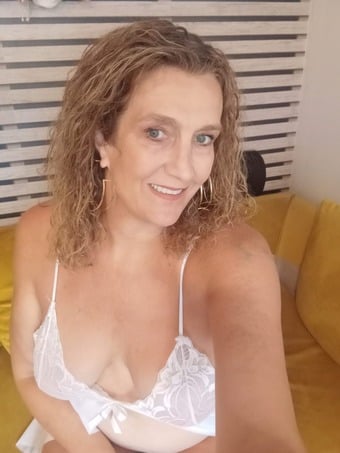 ⁹Mature tall slim blonde post op transexual 