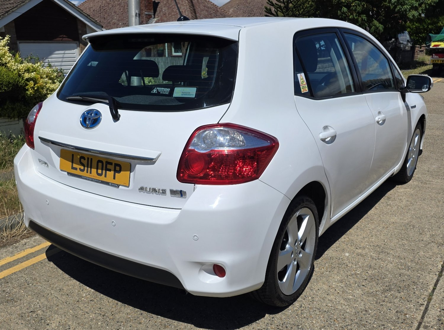2011 Toyota Auris Hybrid Automatic F/S/H - Cars in Peacehaven