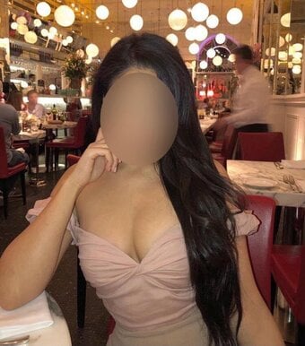 Have super sexy fun with Ava tonight!