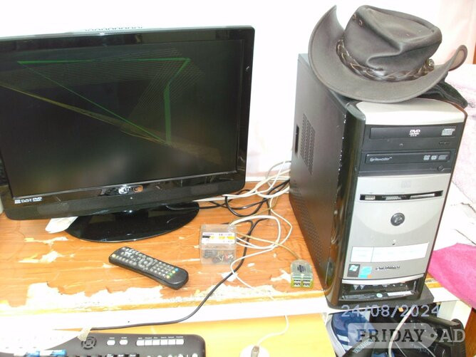 Desktop computer, TV,  scanner - Computers & Electronics in Merton