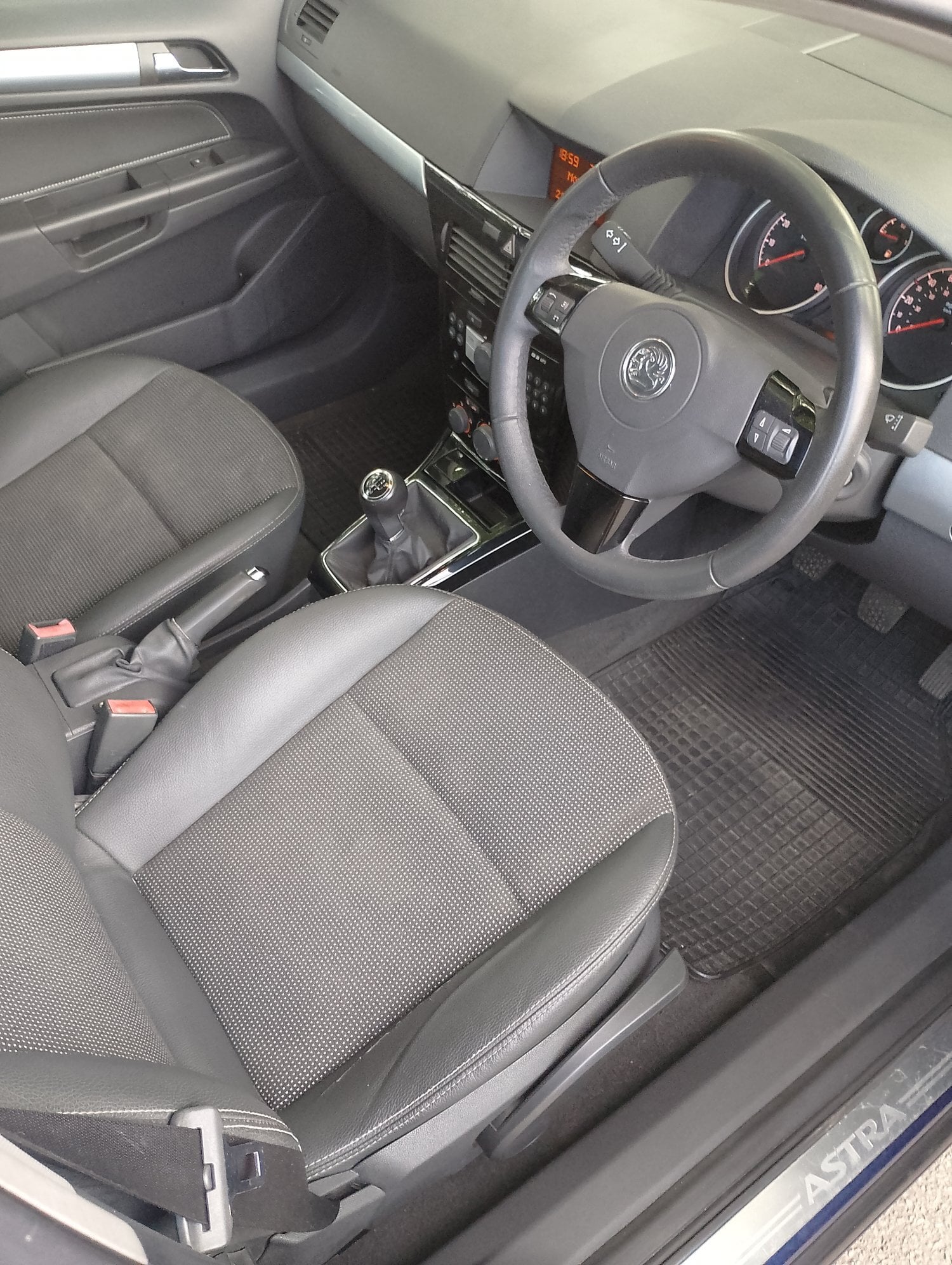 Vauxhall Astra 1.6 design 5dr - Cars in Gravesend