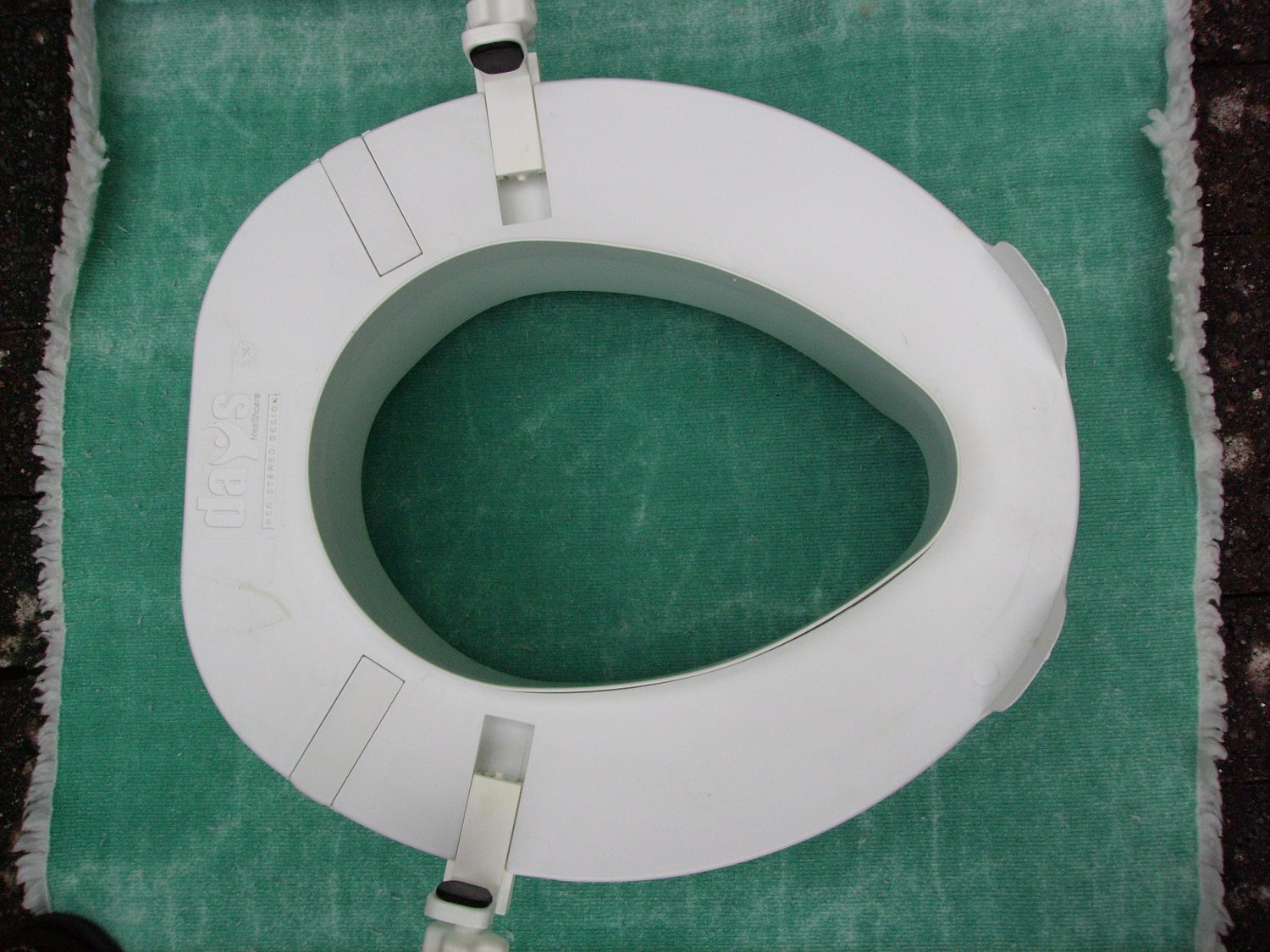 Barry RAISED TOILET SEAT 
