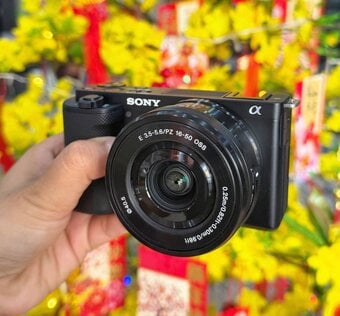 Sony ZV-E10L Mirrorless Camera with Accessories 