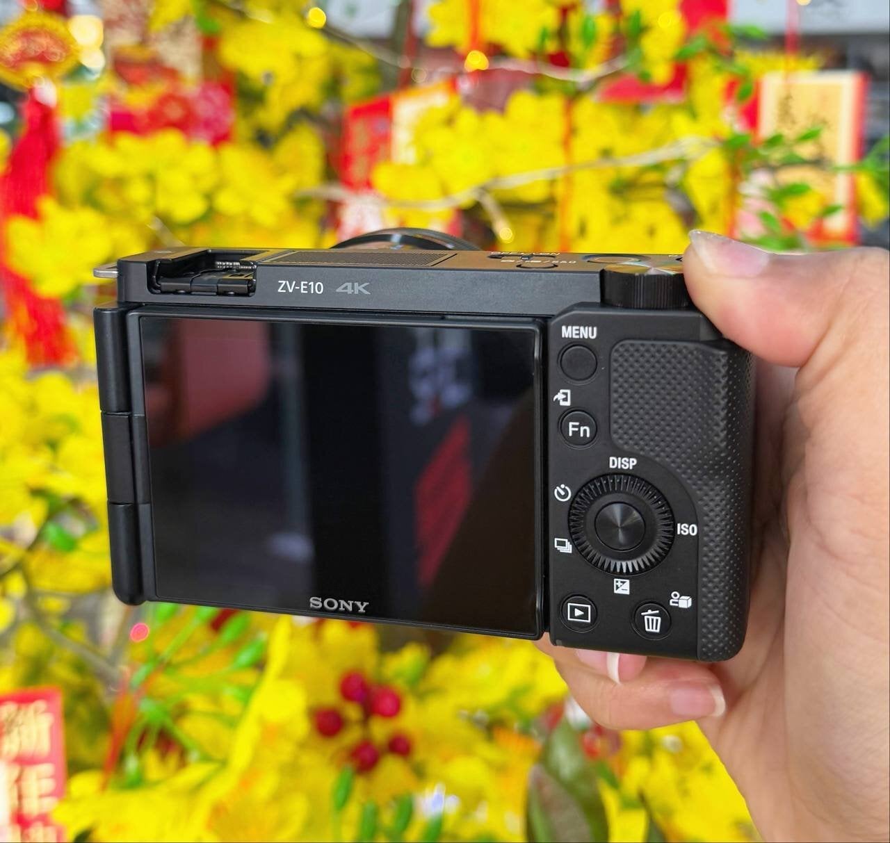 Sony ZV-E10L Mirrorless Camera with Accessories  - Tv, Audio & Cameras in St. Austell