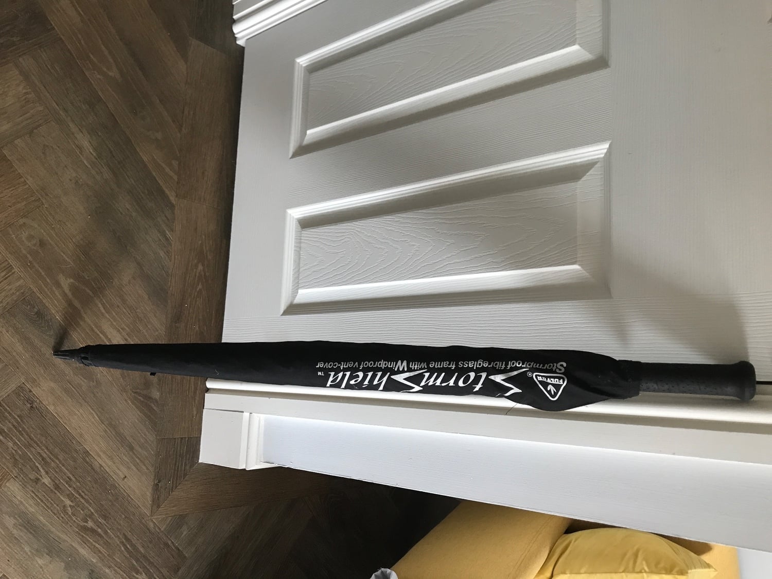 Black golf umbrella - Sports Equipment in Henfield