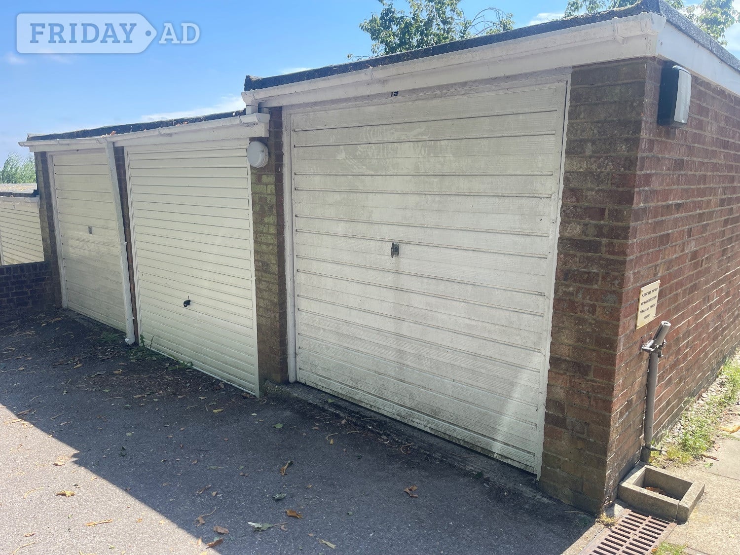 Single garage secure location Crowborough - Garages & Parking