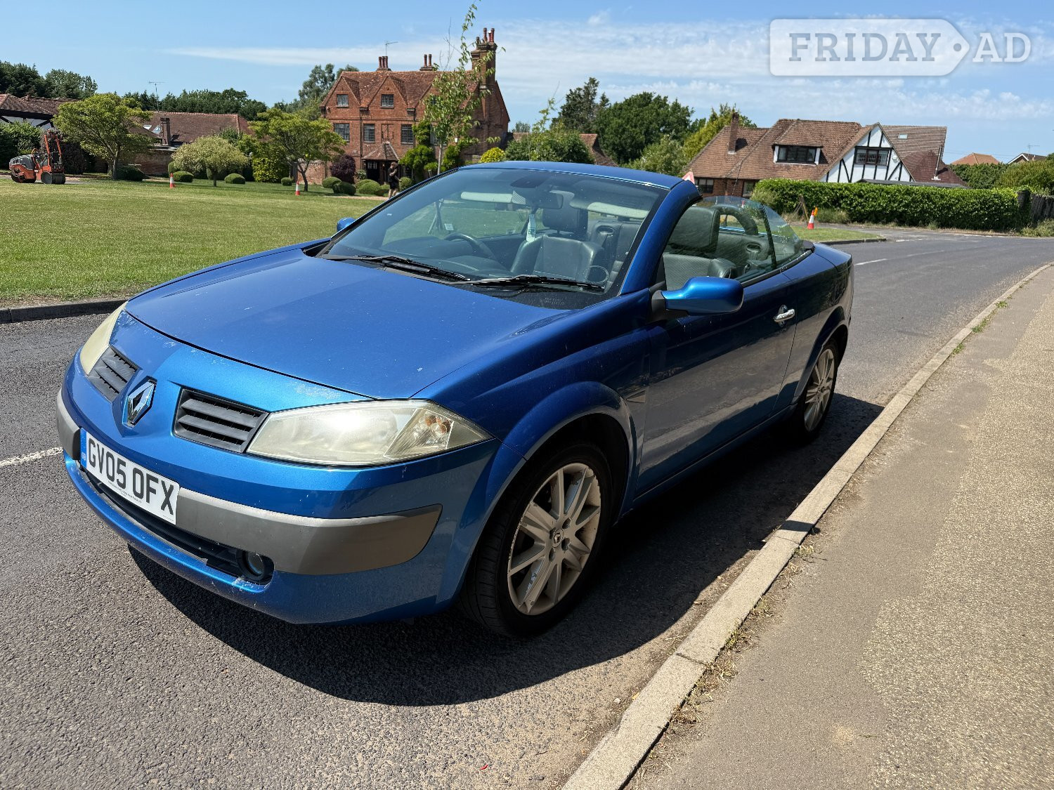 2005 Renault Megane 2.0 petrol,ULEZ,Convertible,coupe,leather,vau in Woking