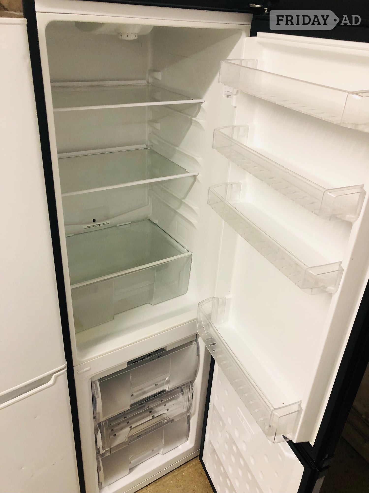 Black Beko frost free A+class fridge freezer.