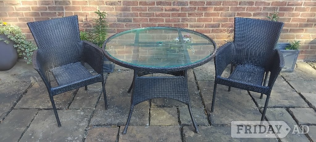 Garden Table & 2 Chairs in Tunbridge Wells