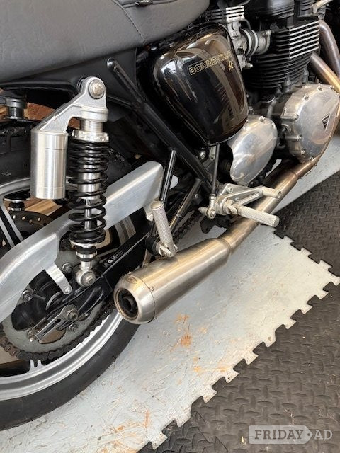 Triumph Bonneville 865 - Motorbikes, Scooters & Quads
