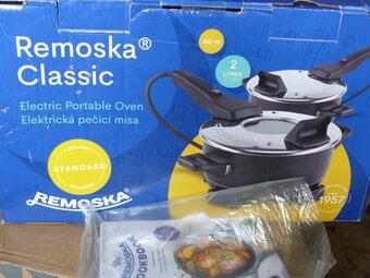 2L Remoska electric Portable Oven and Cookbook